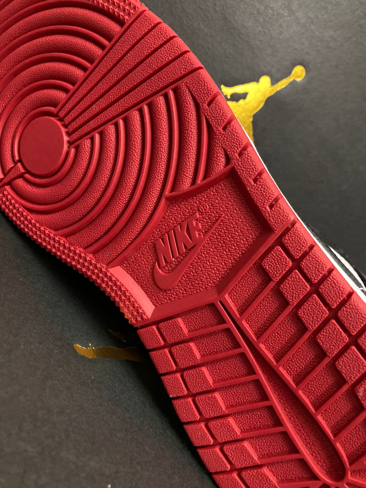 Air Jordan 1 Mid GS 'Gym Red Black Toe'