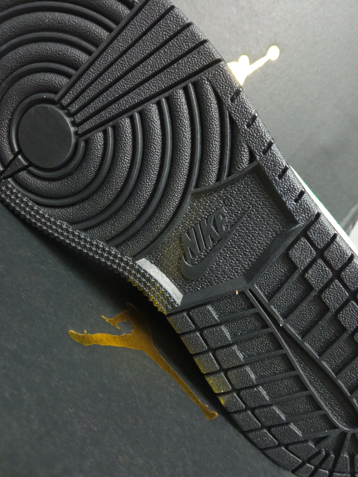 Air Jordan 1 Mid GS 'Lucky Green'