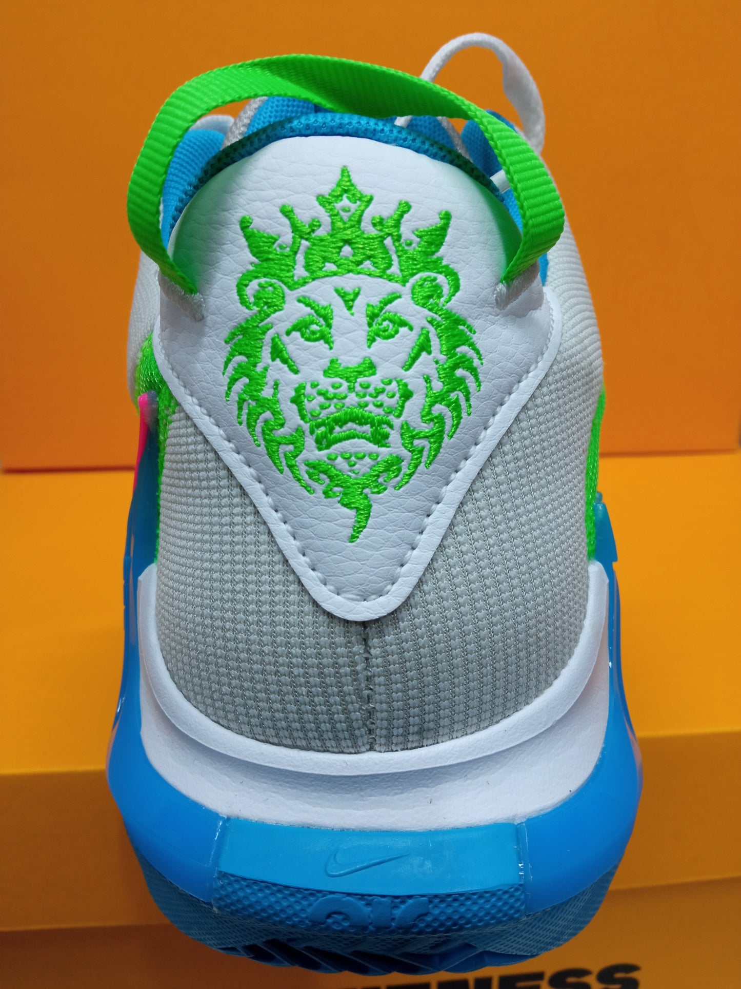Nike LeBron Witness 7