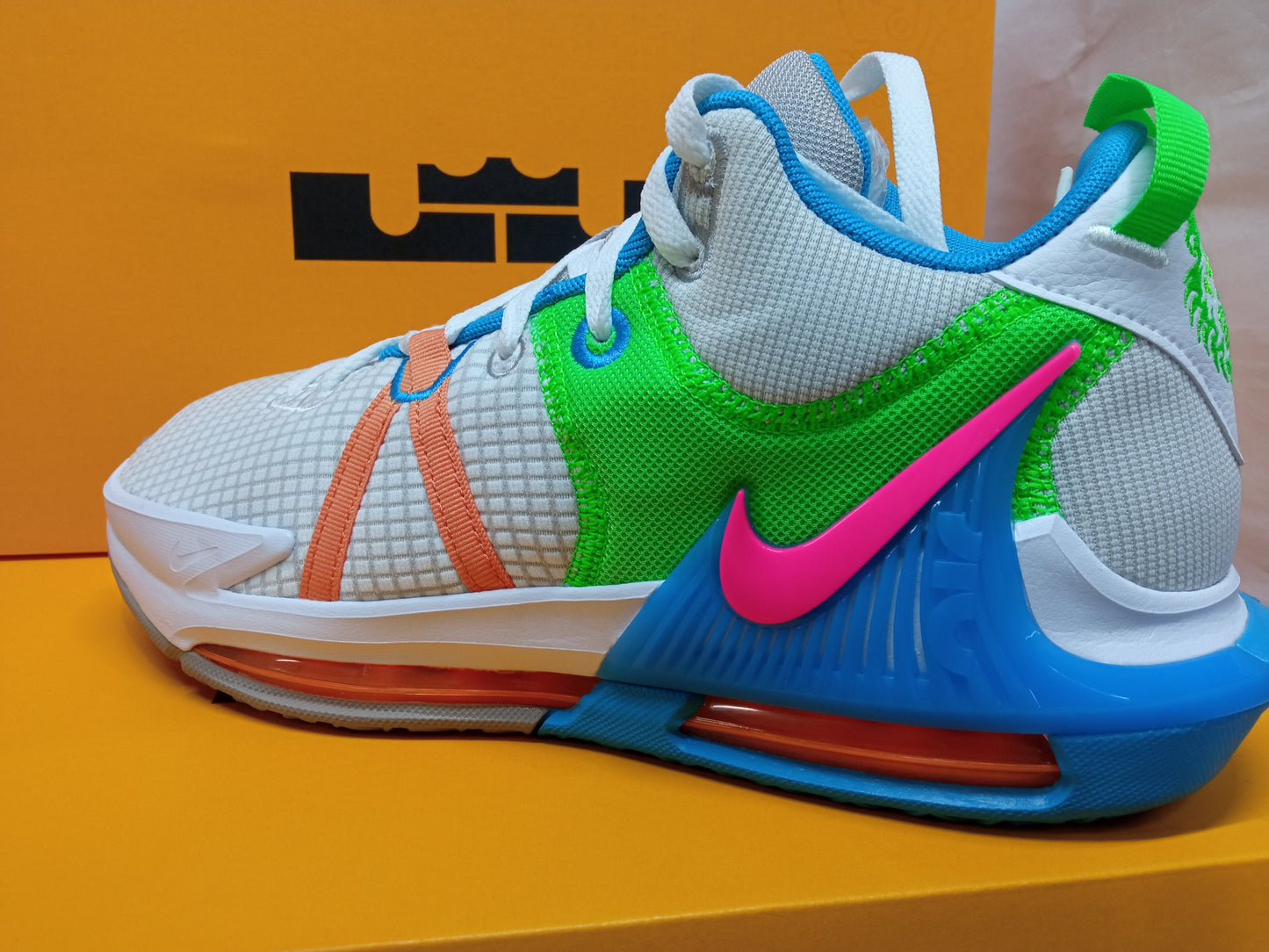 Nike LeBron Witness 7