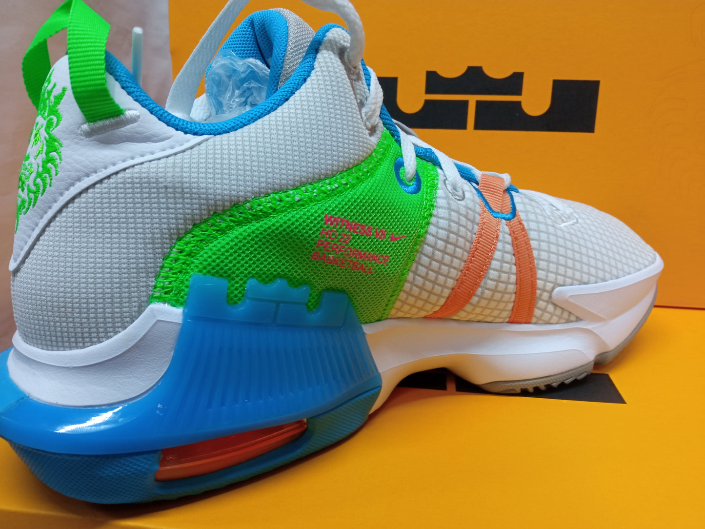 Nike LeBron Witness 7