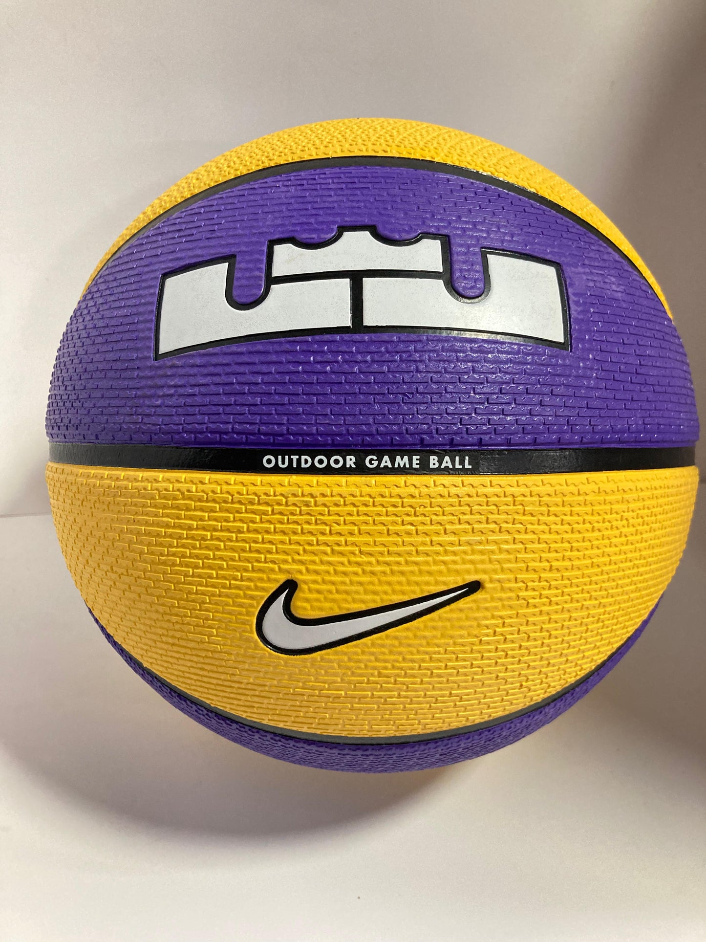 BALÓN NIKE PLAYGROUND 2.0 LEBRON JAMES
