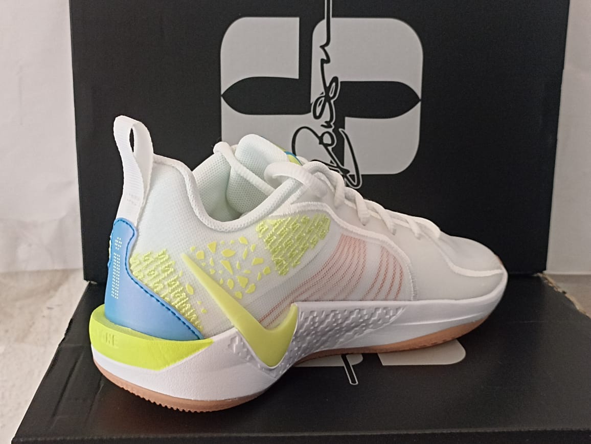 Nike Wmns Sabrina 2 SE GS 'Hesi Hitter'