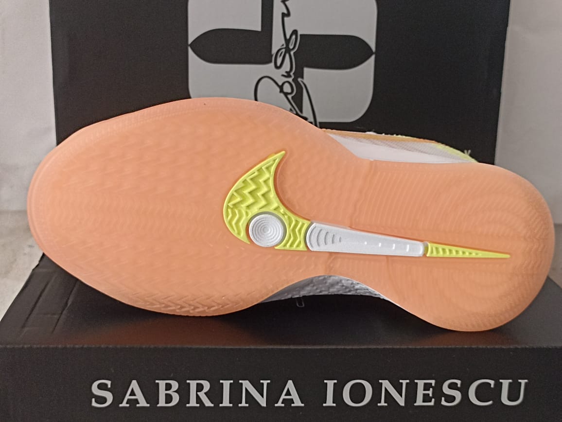 Nike Wmns Sabrina 2 SE GS 'Hesi Hitter'