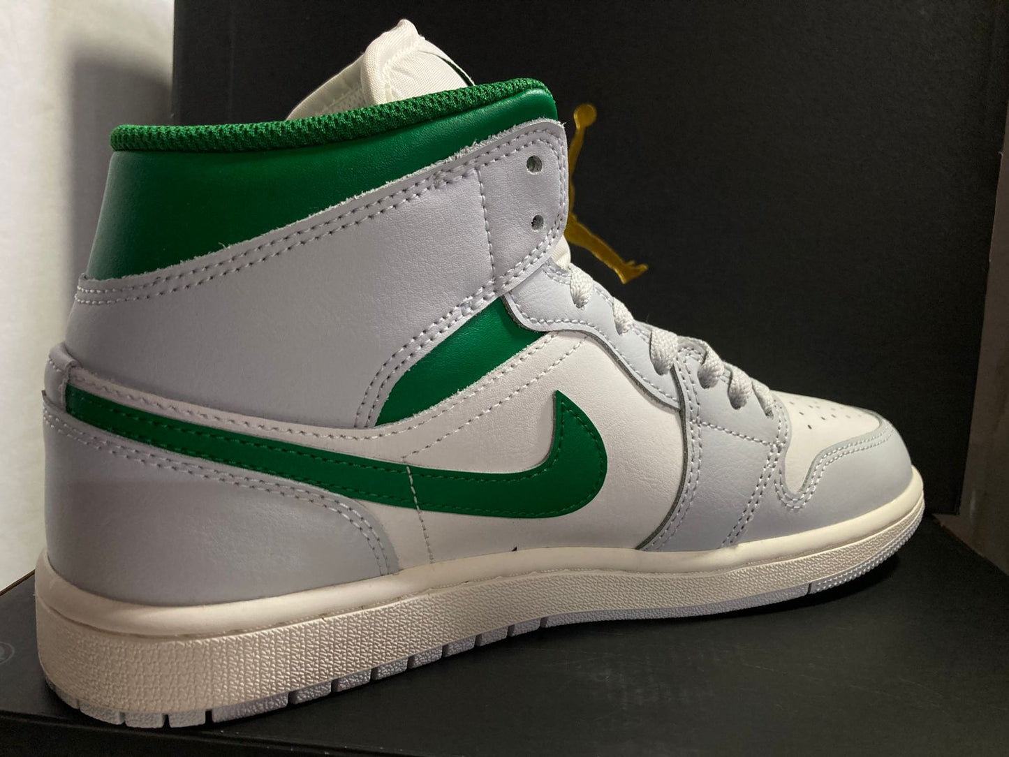 Air Jordan 1 Mid 'Summit White Lucky Green'