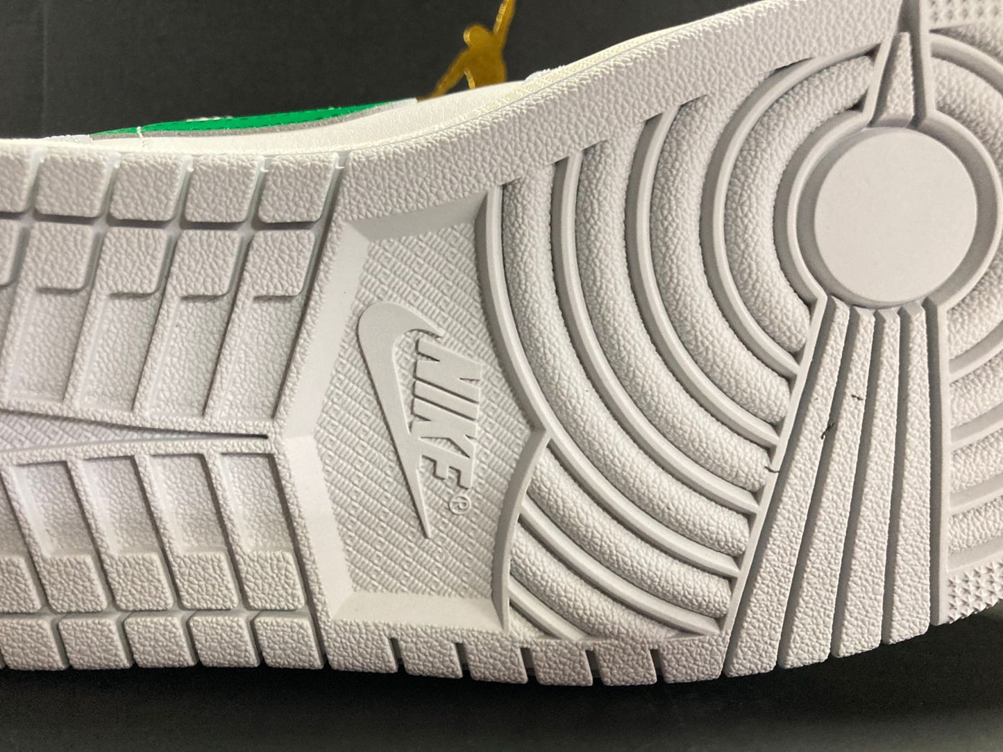 Air Jordan 1 Mid 'Summit White Lucky Green'