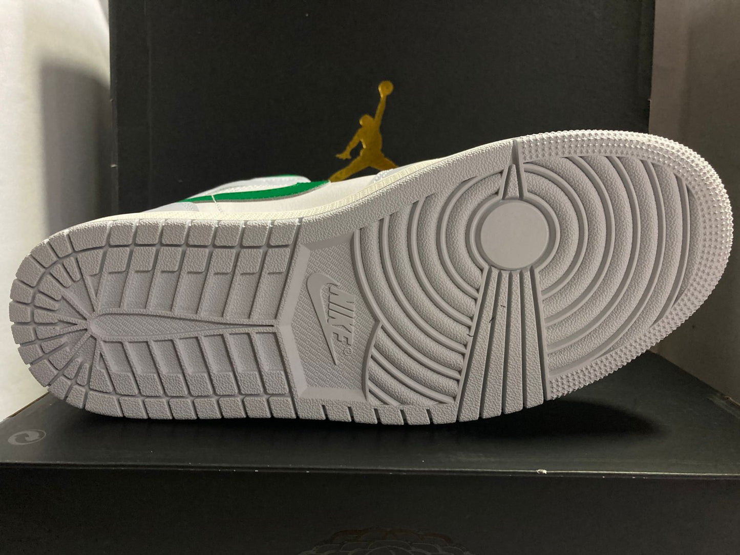 Air Jordan 1 Mid 'Summit White Lucky Green'
