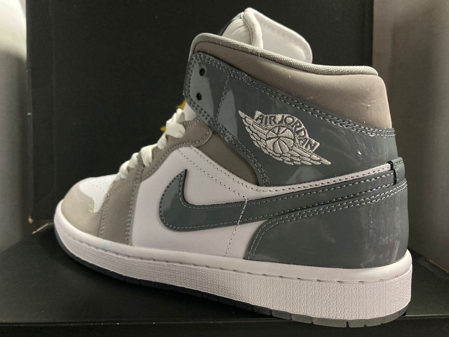Air Jordan 1 Mid SE 'Patent Cool Grey'