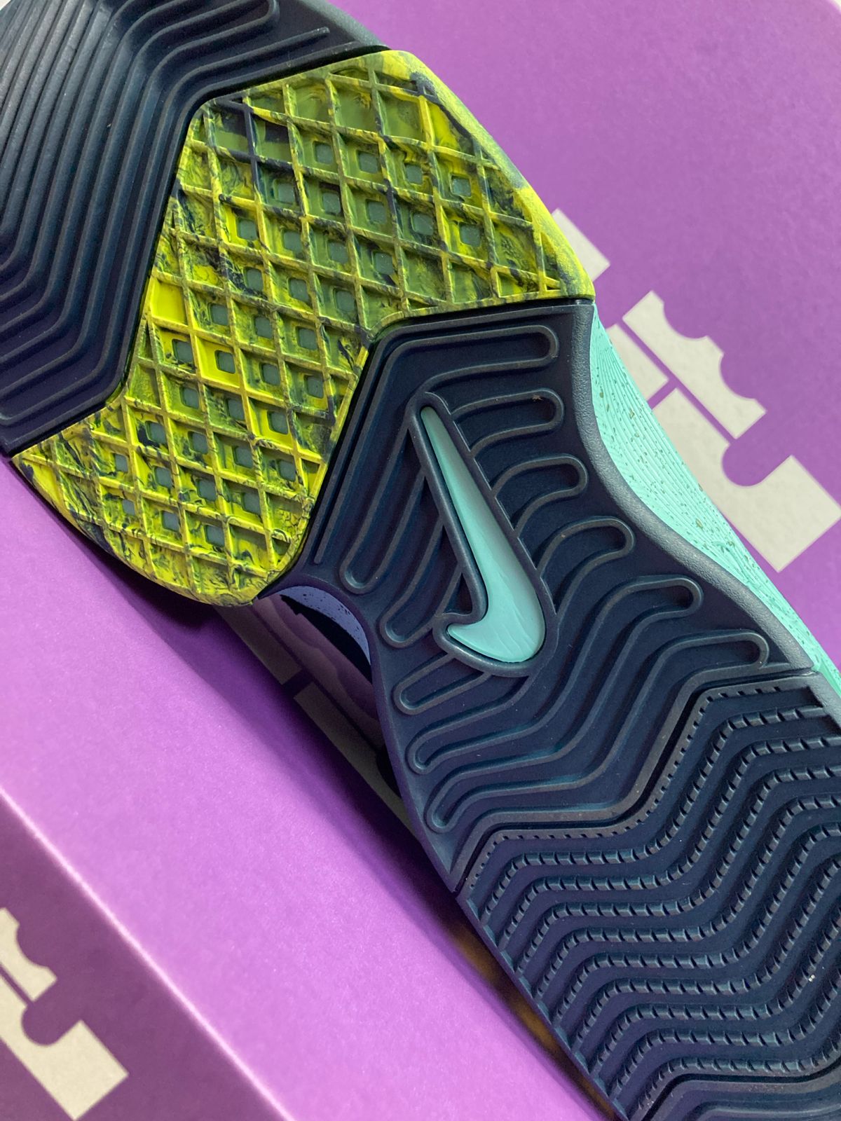 Nike LeBron Witness 8 'Armory Navy Green Frost'