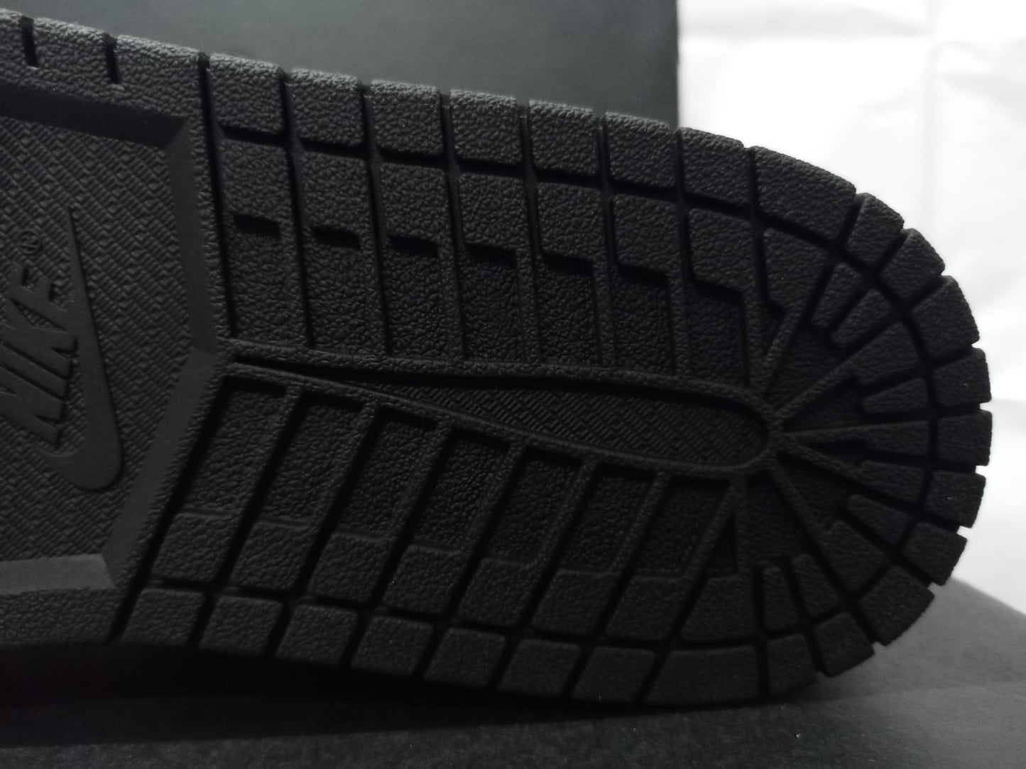 Air Jordan 1 Mid 'Lucky Green'