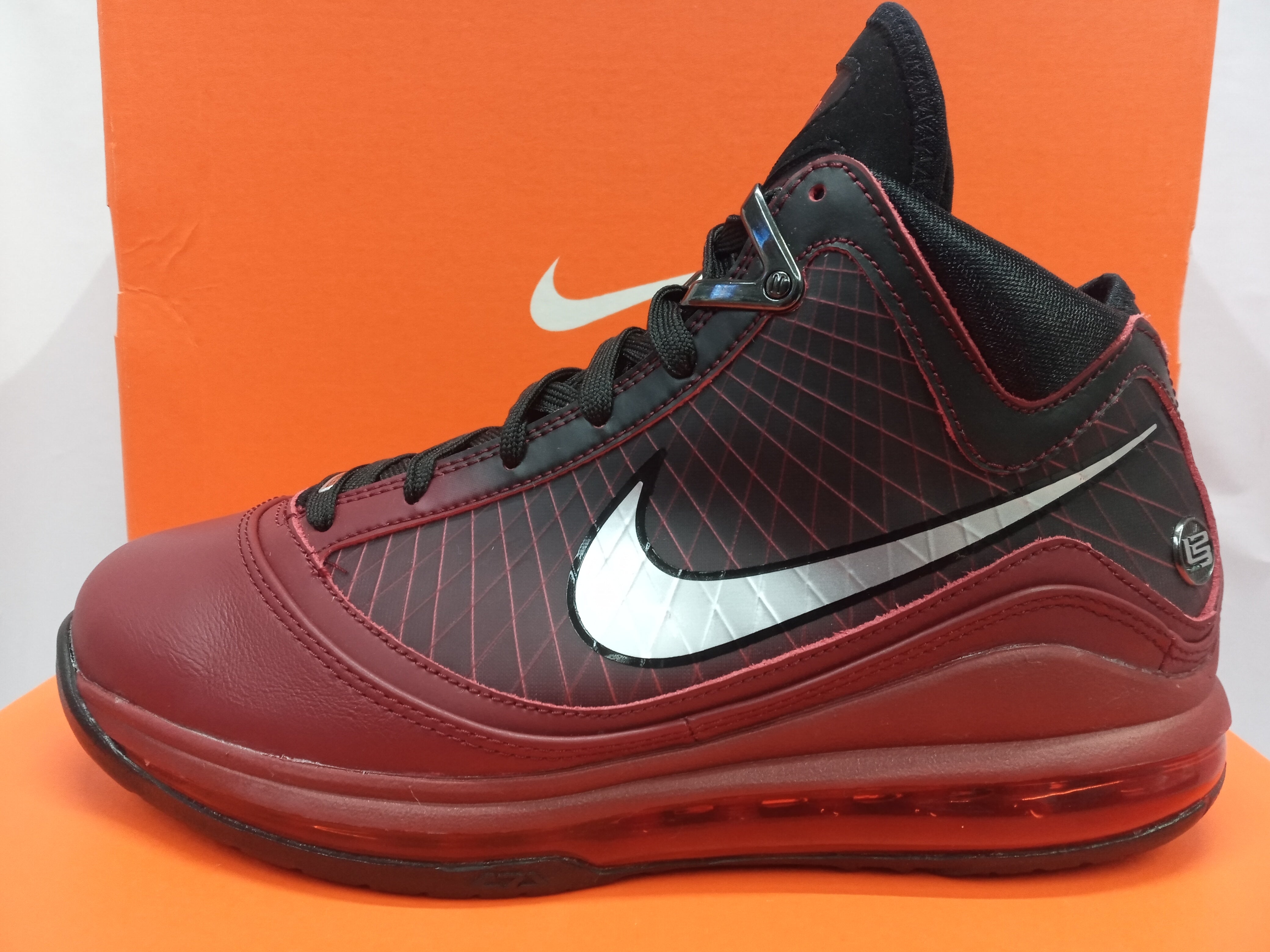 Nike lebron 8 marron deals