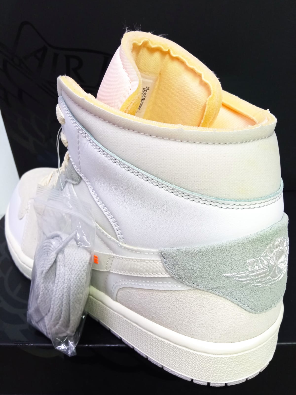 Air Jordan 1 Mid SE Craft ''Inside Out''