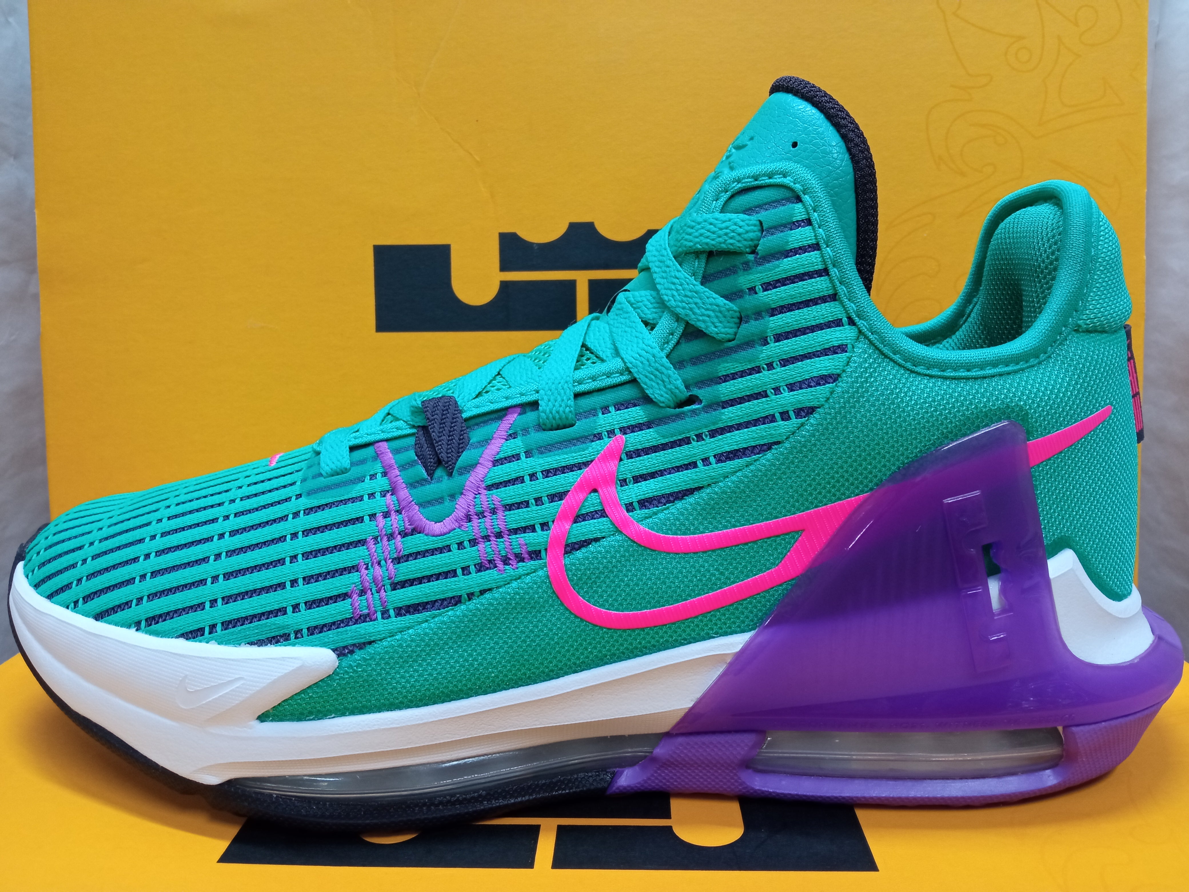 Nike LeBron Witness 6 Emerald Berry