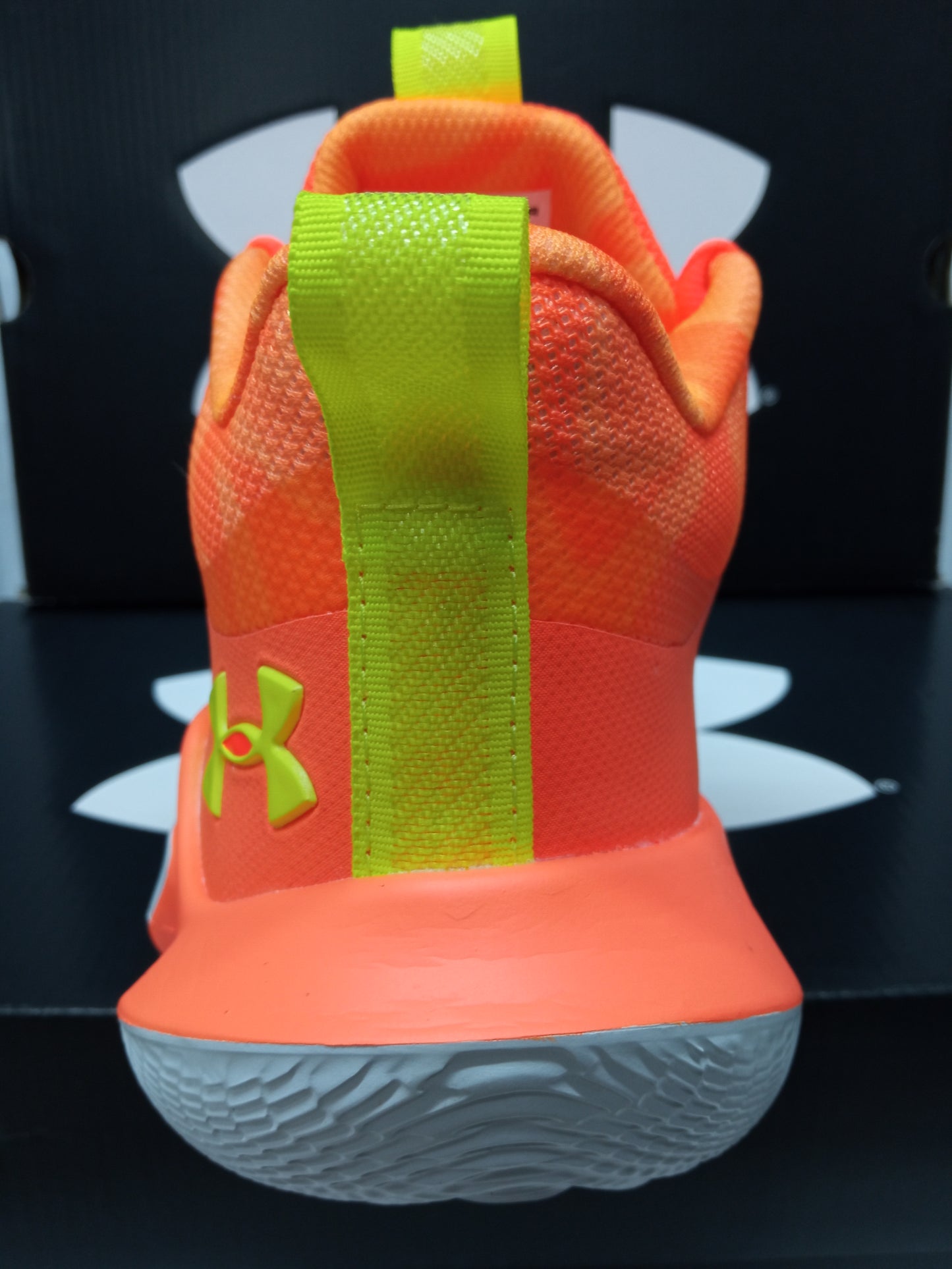 Under Armour Flow Breakthru 3 E24 'Panic Orange'
