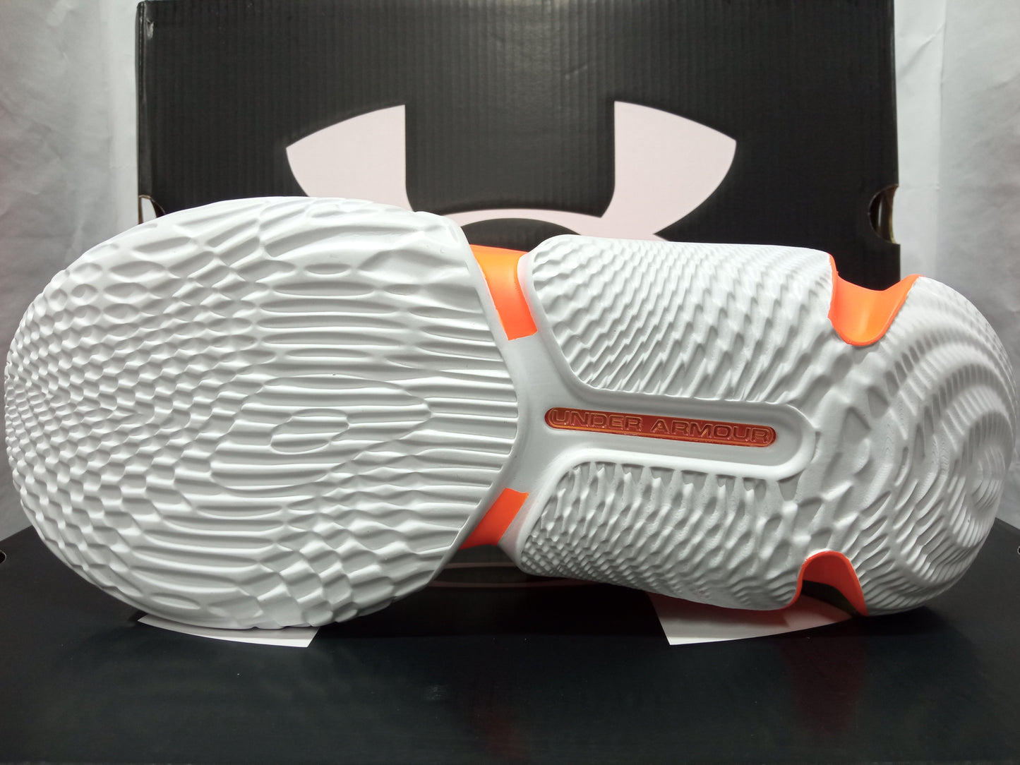 Under Armour Flow Breakthru 3 E24 'Panic Orange'
