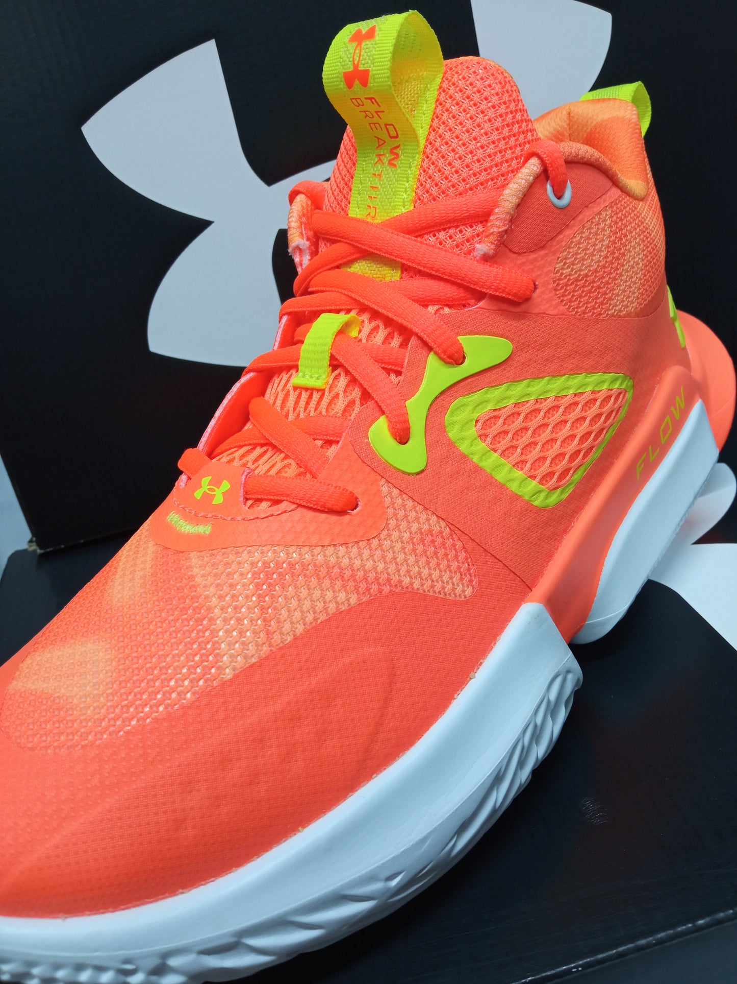 Under Armour Flow Breakthru 3 E24 'Panic Orange'