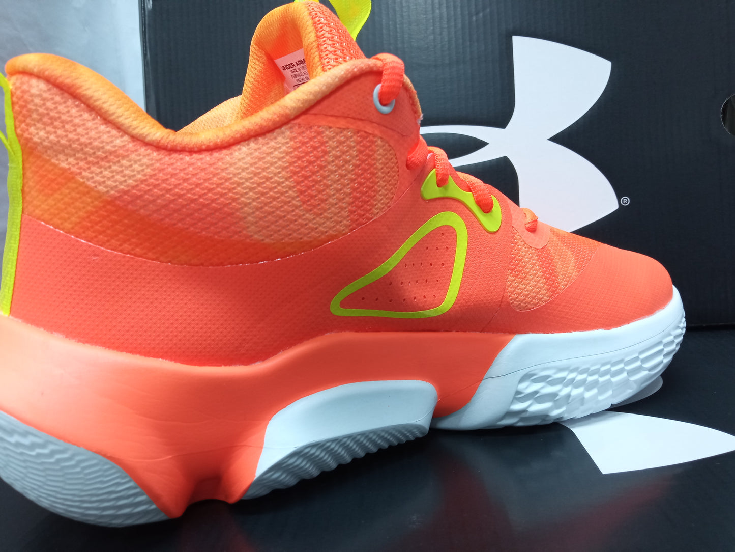 Under Armour Flow Breakthru 3 E24 'Panic Orange'
