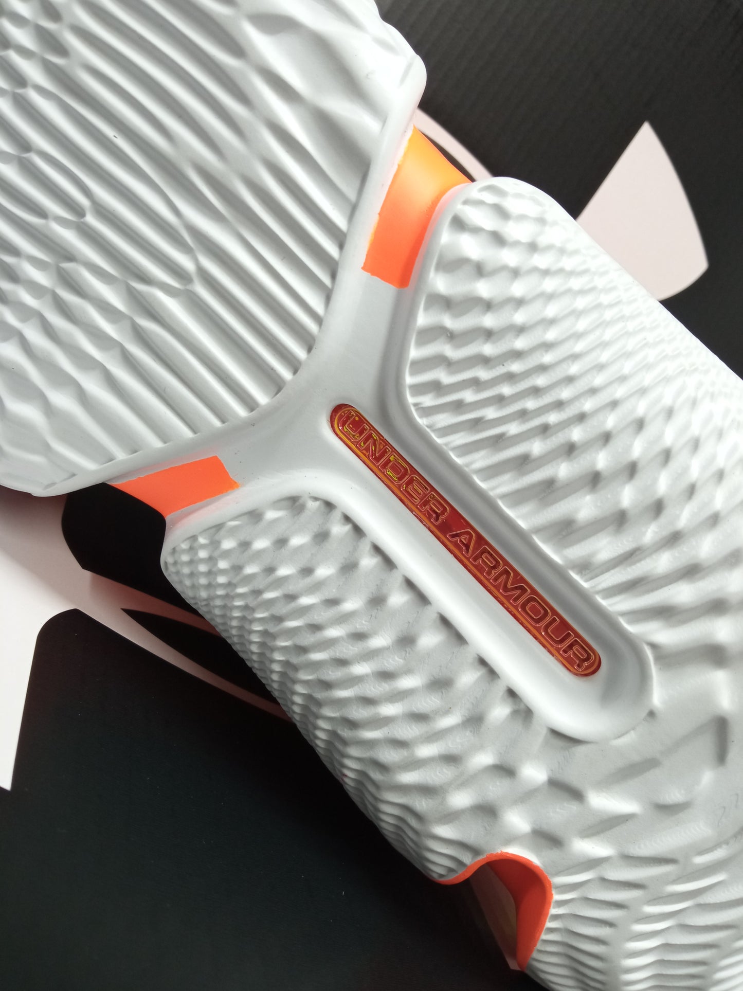 Under Armour Flow Breakthru 3 E24 'Panic Orange'