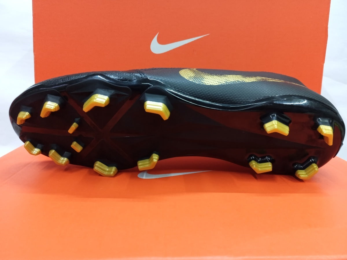 Nike Phantom Venom Club FG Black Gold