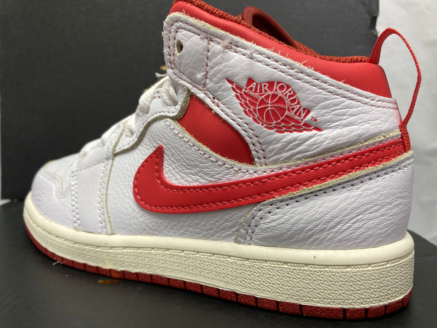 Air Jordan 1 Mid SE PS 'White Dune Red'