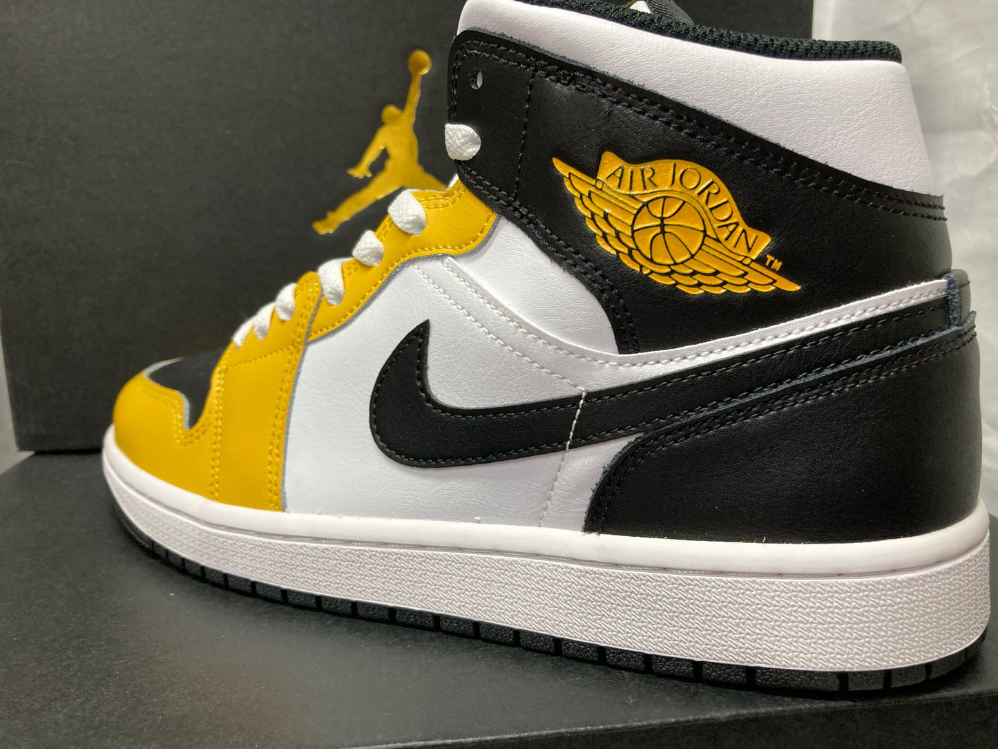 Air Jordan 1 Mid 'Yellow Ochre'