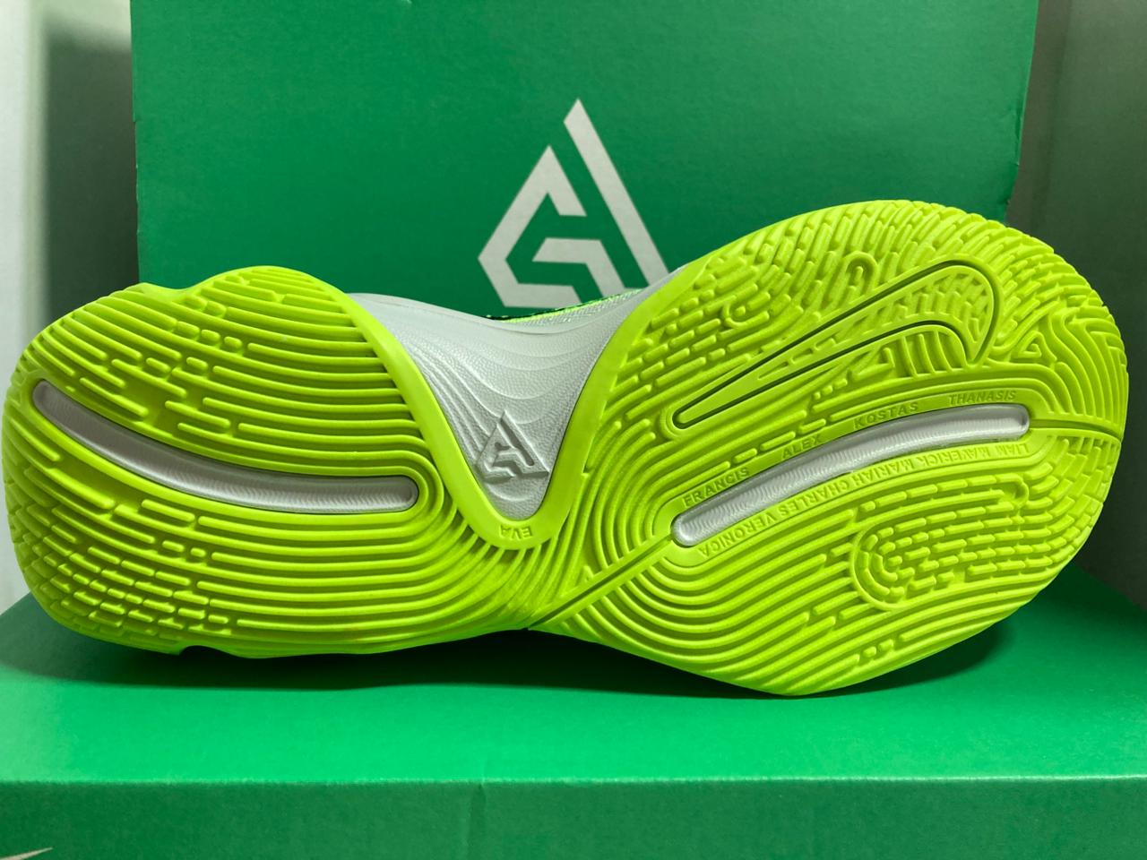 Nike Giannis Immortality 4 'Light Silver Volt Black'