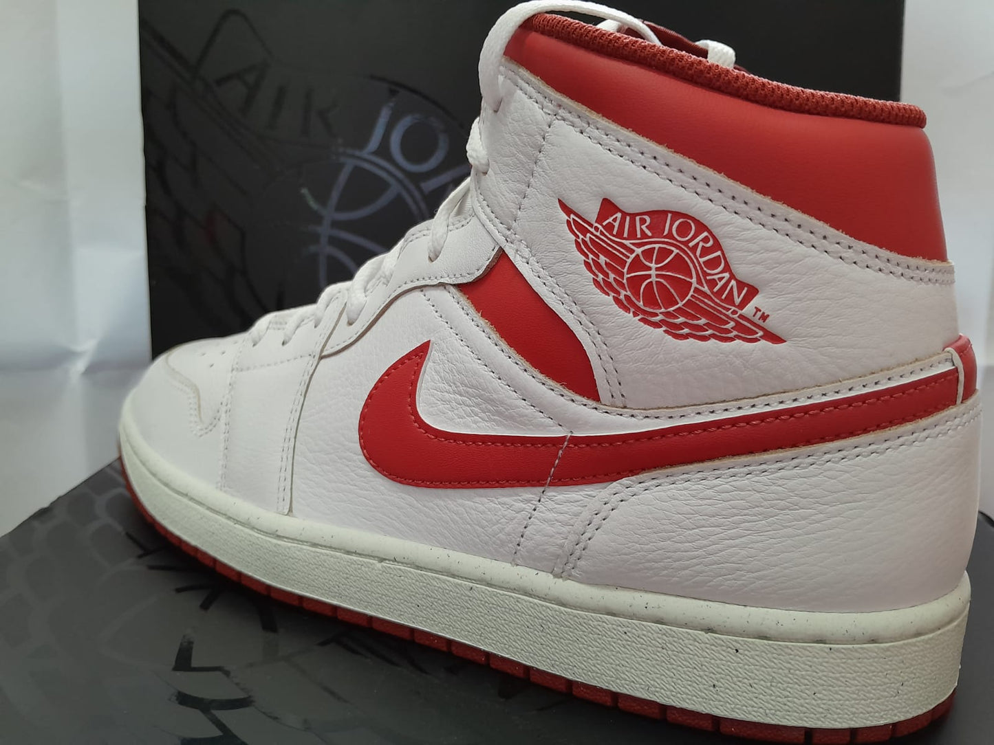 Air Jordan 1 Mid SE 'White Dune Red'