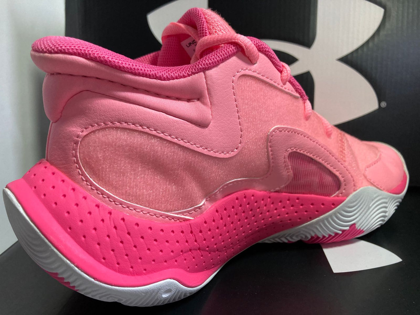 Under Armour  (Gs) jet  25