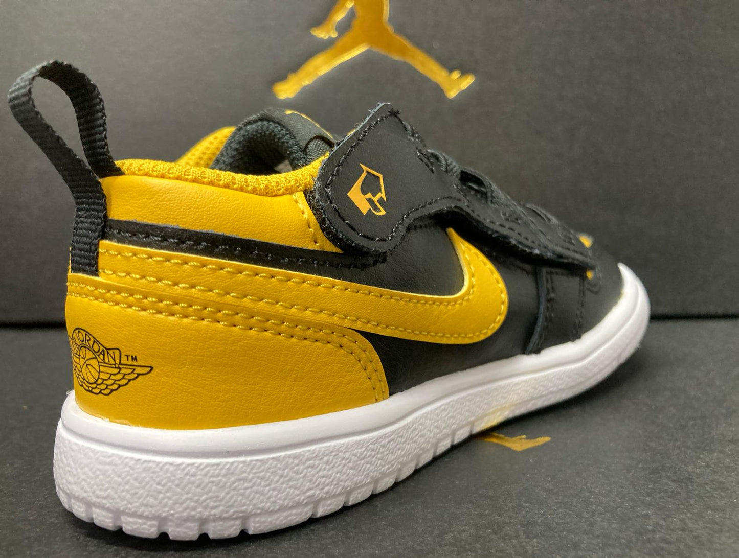 Nike jordan yellow and black online