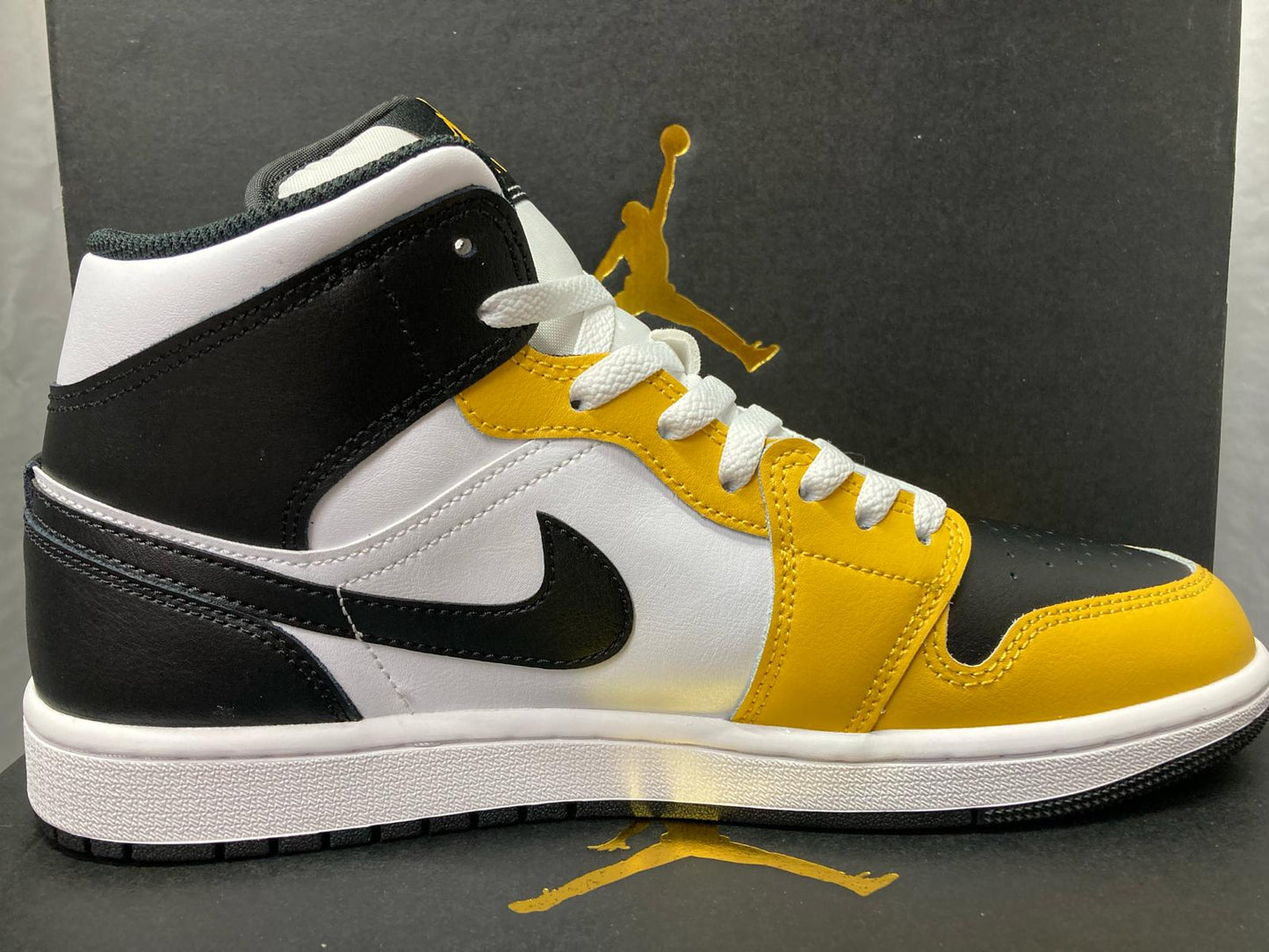 Air Jordan 1 Mid 'Yellow Ochre'