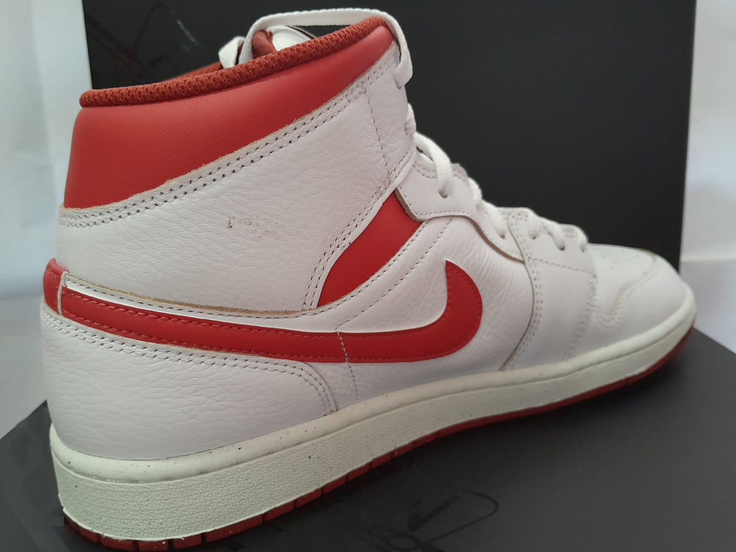 Air Jordan 1 Mid SE 'White Dune Red'