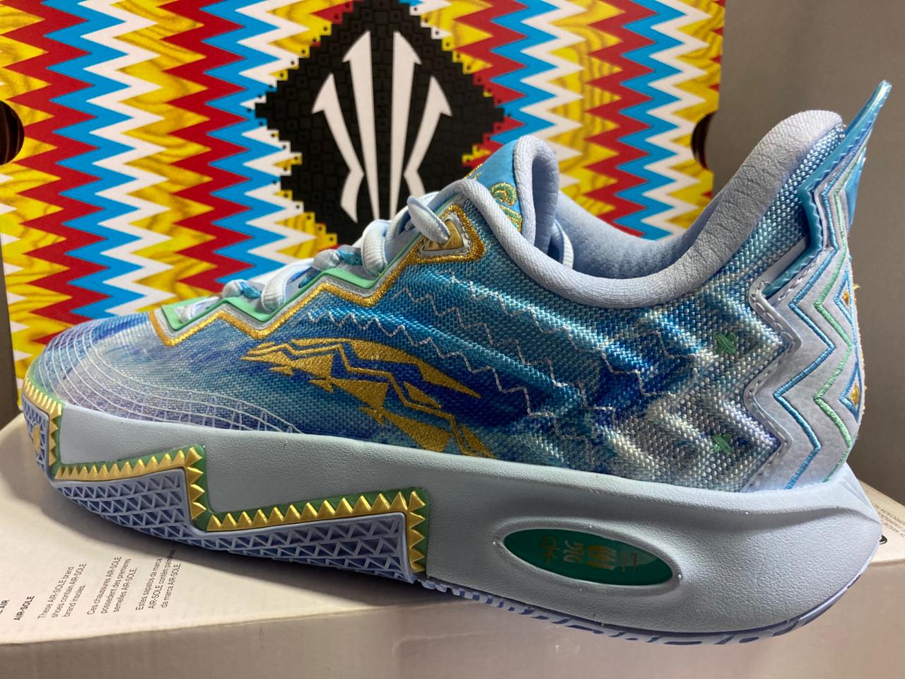 Anta kai 2 ´Klay´ – La Casa del Basquet
