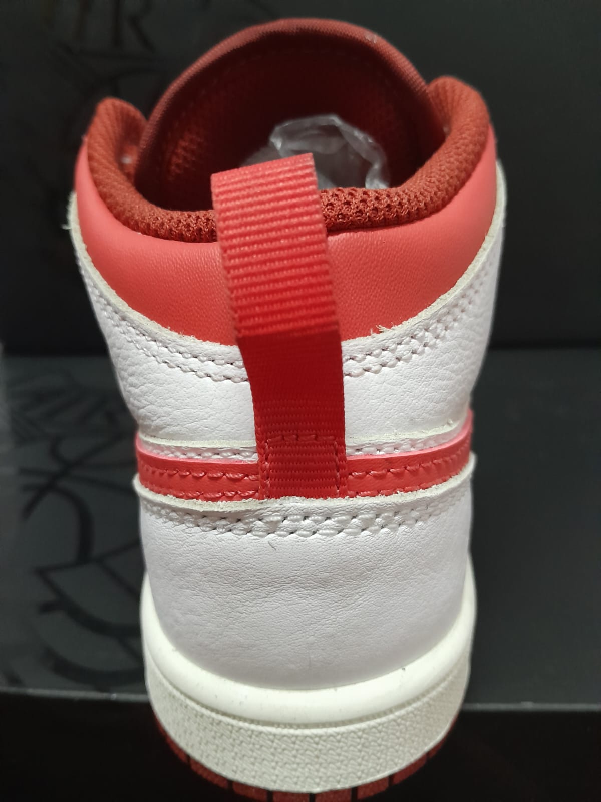 Air Jordan 1 Mid SE 'White Dune Red'