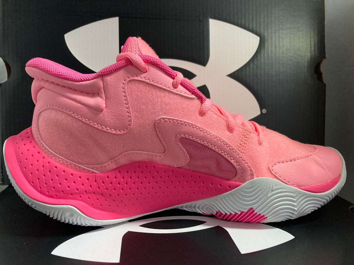 Under Armour  (Gs) jet  25