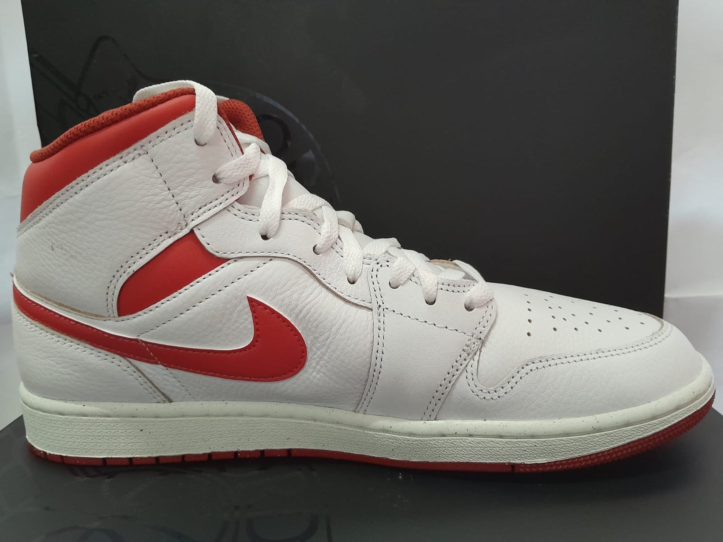 Air Jordan 1 Mid SE 'White Dune Red'