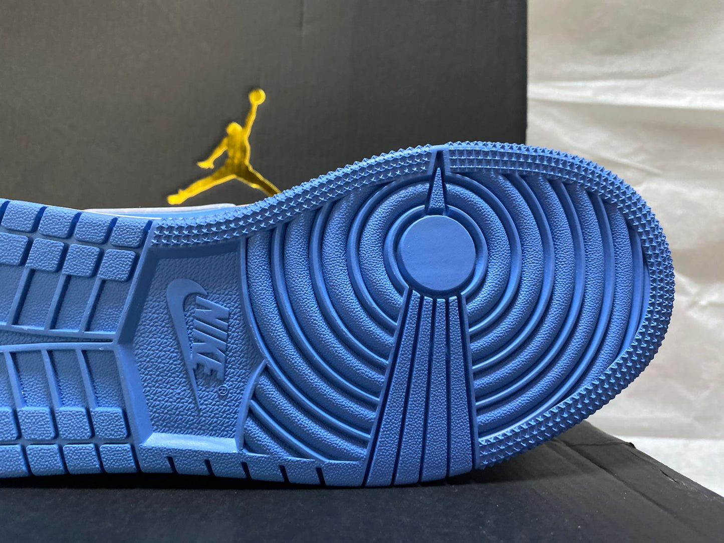 Air Jordan 1 Mid GS 'Legend Blue'