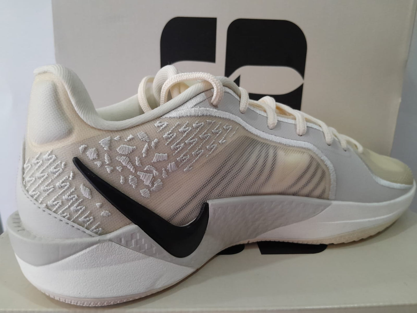 Nike Wmns Sabrina 2 'Relentless'