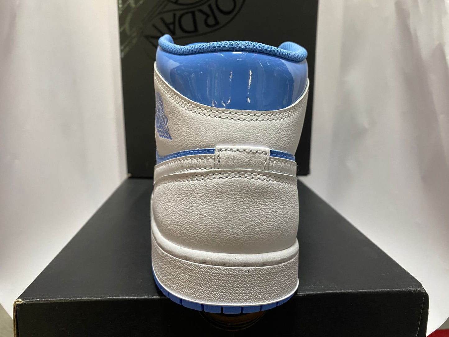 Nike Air Jordan 1 Mid 'Legend Blue'