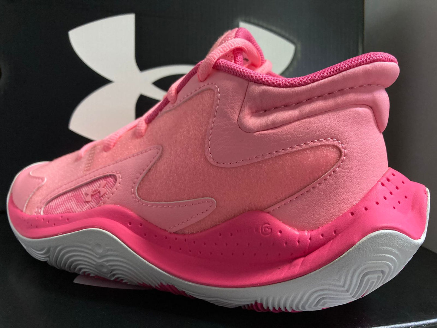 Under Armour  (Gs) jet  25