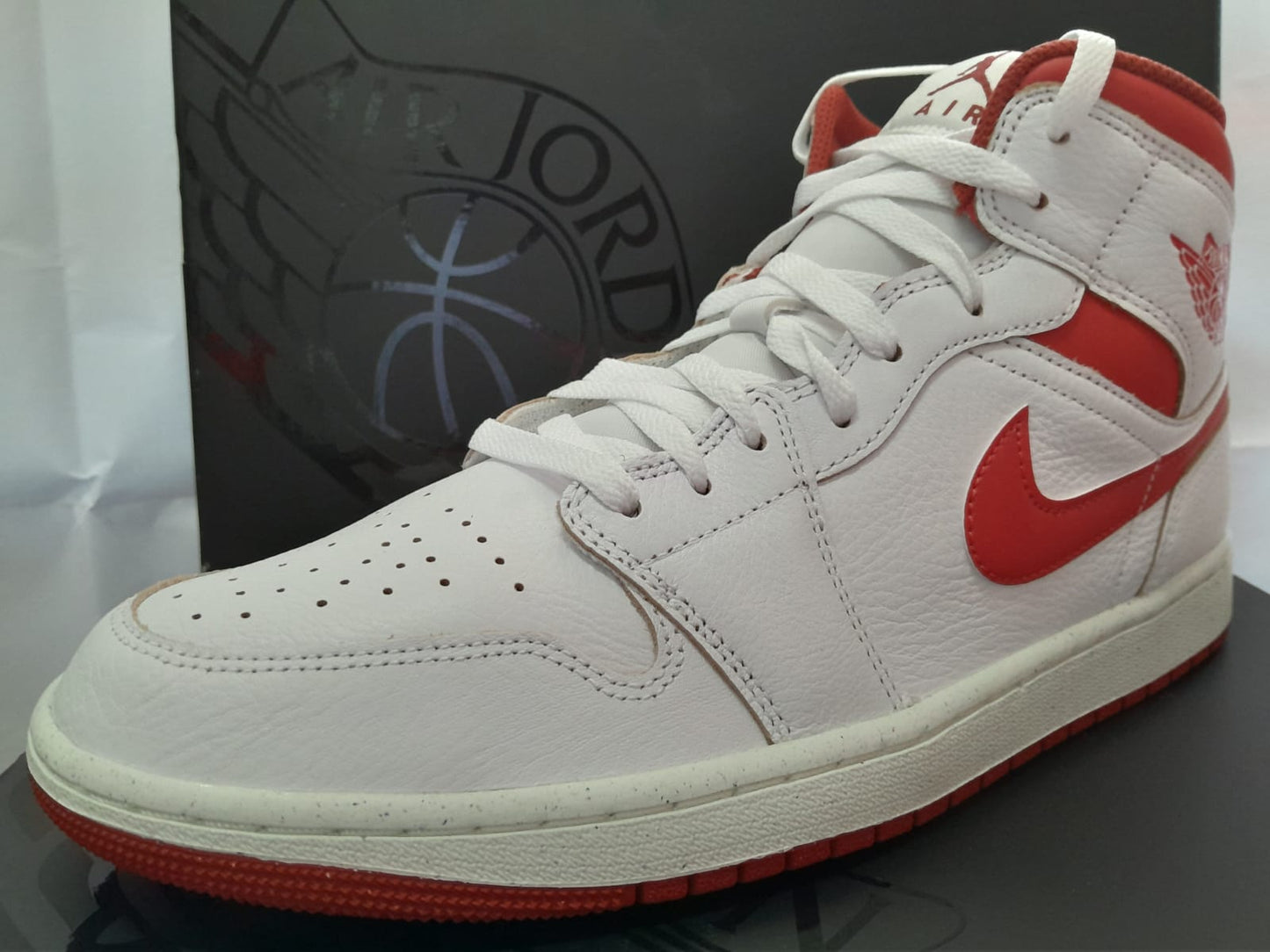 Air Jordan 1 Mid SE 'White Dune Red'