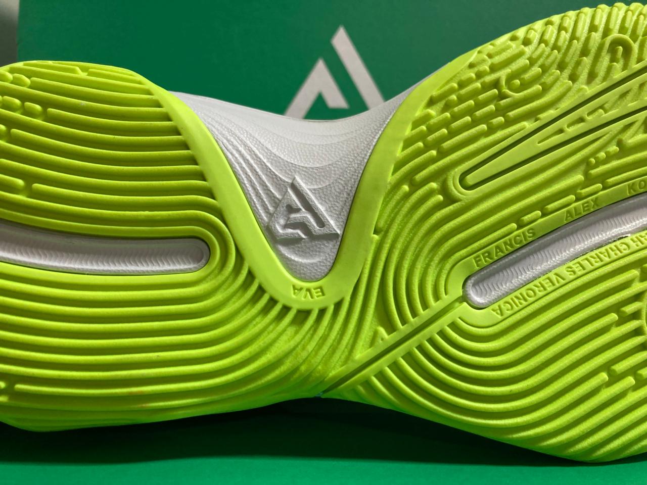 Nike Giannis Immortality 4 'Light Silver Volt Black'