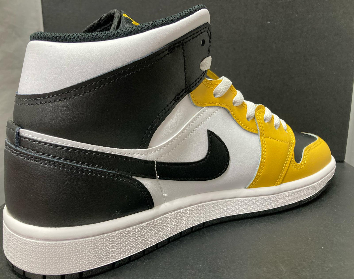 Air Jordan 1 Mid 'Yellow Ochre'