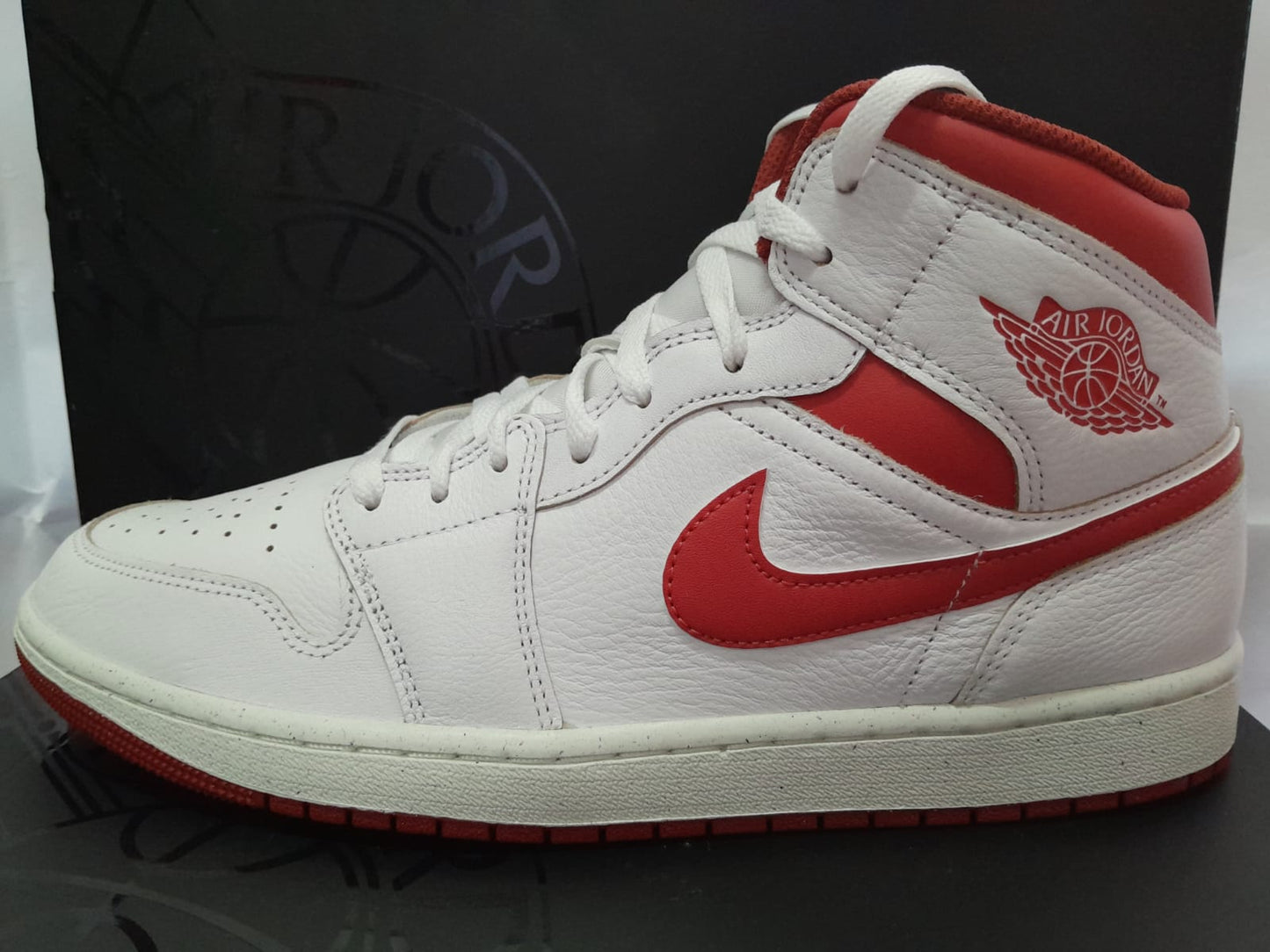 Air Jordan 1 Mid SE 'White Dune Red'