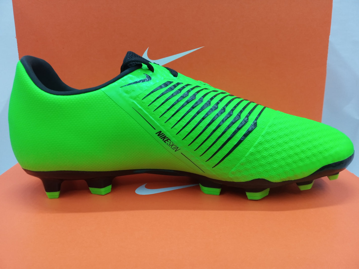 Nike Phantom Venom Academy FG