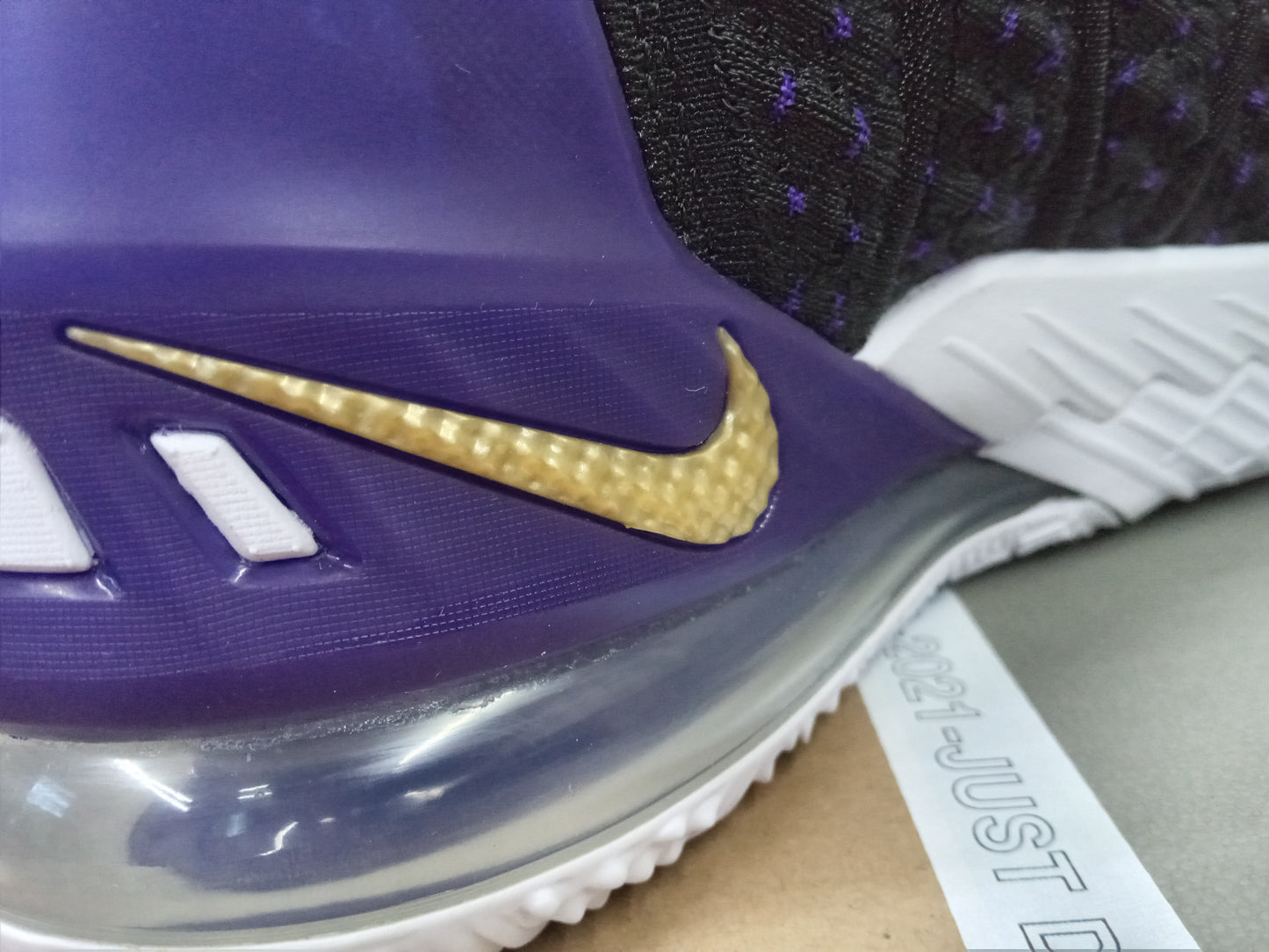 Nike LeBron 18 Lakers