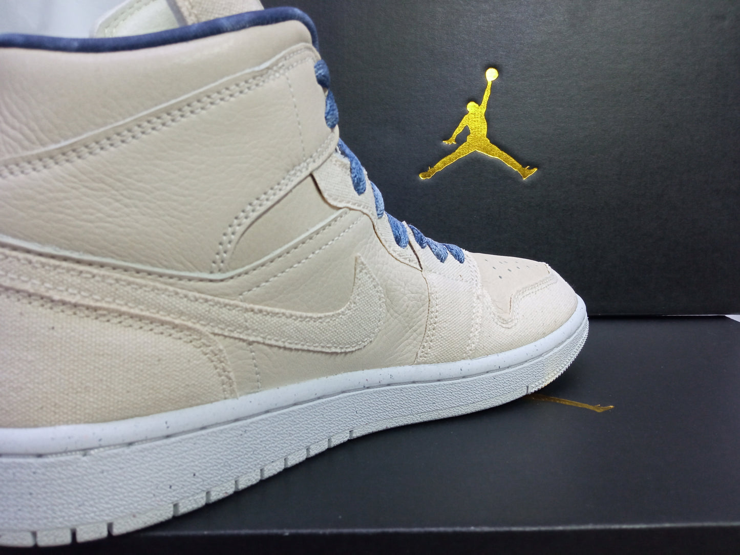 Air Jordan 1 Mid Wmns SE ''Sanddrift''