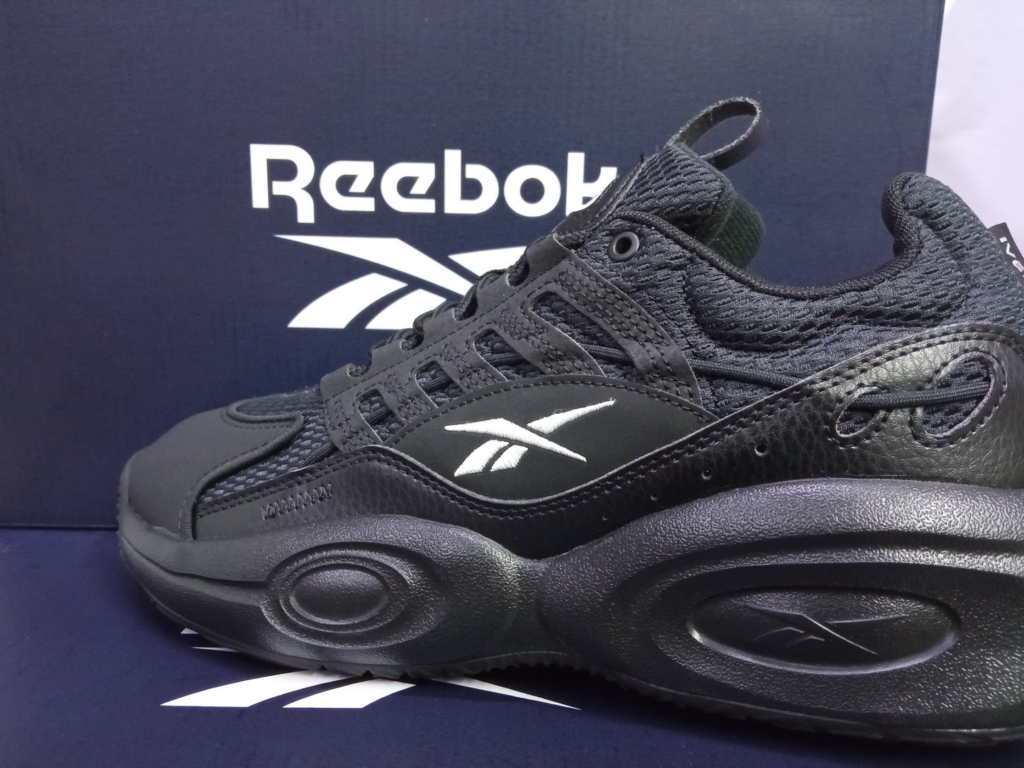 Reebok Solution Mid