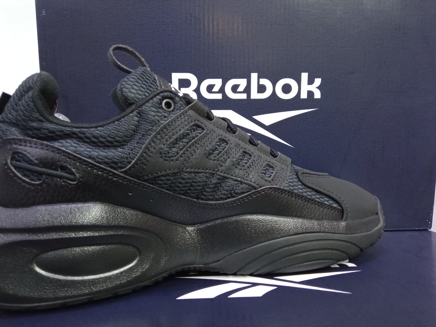 Reebok Solution Mid