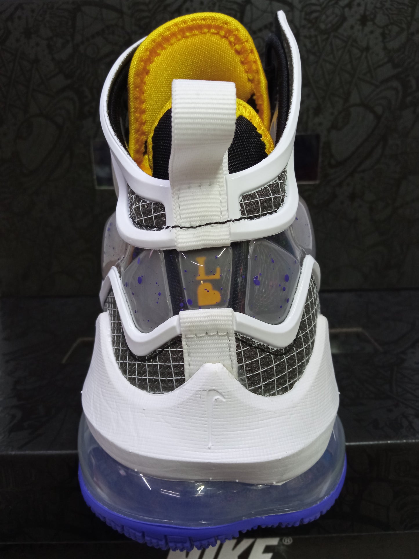 Nike LeBron 19 ''Graduate''