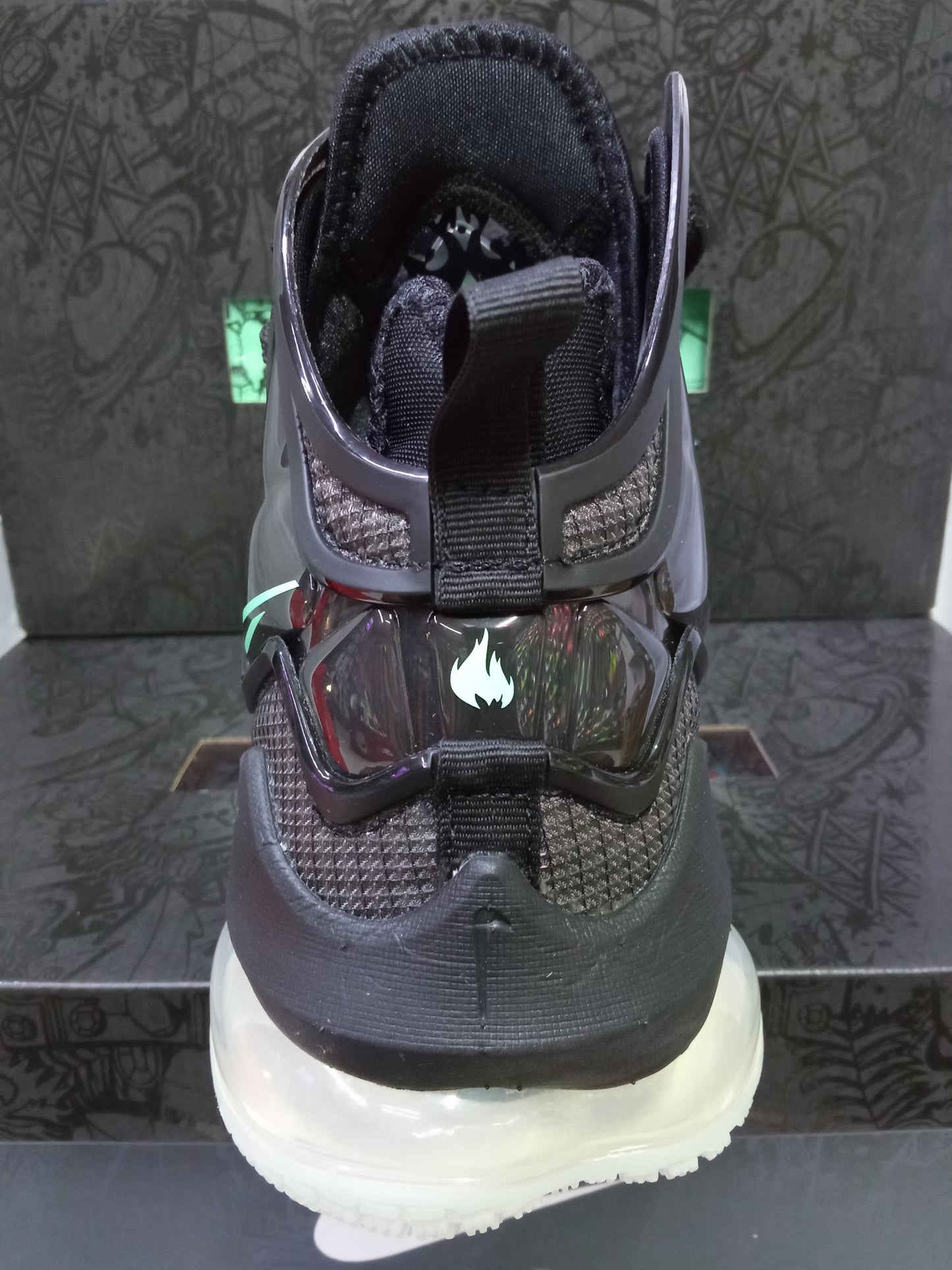 Nike LeBron 19 ''Black Green Glow''